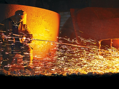 What is the opinion of Ukrainian workers in the field of metallurgy about the developments in imports and exports of scrap metal